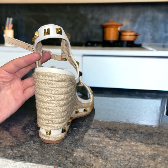 Jemma White Wedges from URock Couture in Miami. - Picture 2 of 4